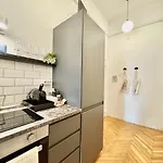 Tas Residences 1-2 아파트