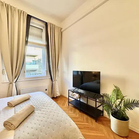 Tas Residences 1-2 *